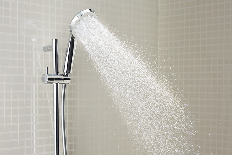 Kiri MKII Rail Shower_Angle_WATER